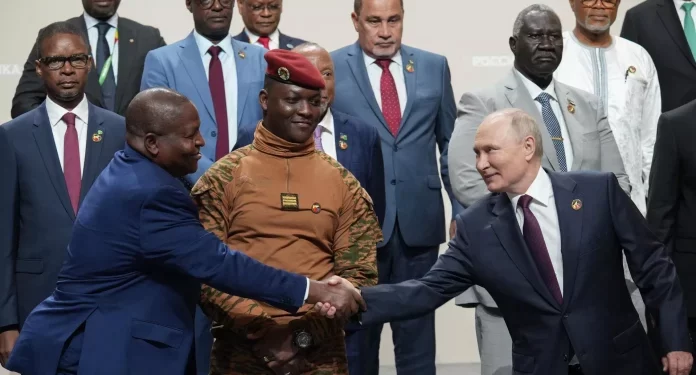 L’Occident utilise Kiev “pour mieux combattre l’influence russe en Afrique”, selon un panafricaniste