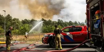 Pays-Bas – un important feu de forêt toujours pas maîtrisé : un camping évacué, 100 hectares ravagés et des centaines de pompiers mobilisés