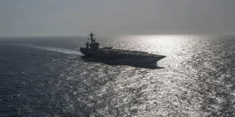 Menaces de suicide, nourriture rationnée … que se passe-t-il à bord du porte-avions américain USS Abraham Lincoln ?