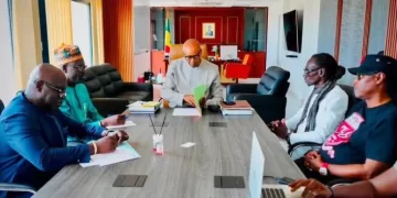 Le Ministre Alpha Thiam reçoit Positive Black Soul (PBS) pour son 37ᵉ anniversaire