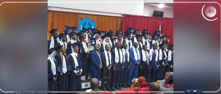 Remise des diplômes:  Abdou Diouf plaide pour le recrutement des diplômés de l’ENSAE dans les ministères