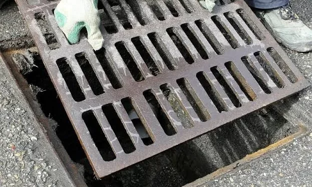 Lutte contre les inondations : Le vol des couvercles des regards fragilise les réseaux d’assainissement