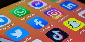 WHATSAPP, FACEBOOK, INSTAGRAM,TIK TOK : Vers la fin de la vie privée