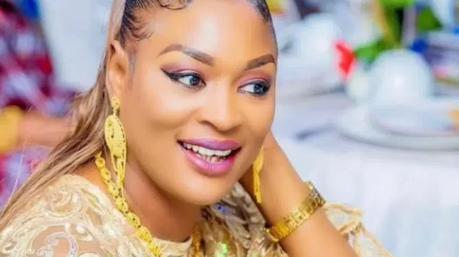 Titi, artiste chanteuse : « La jalousie, le mensonge et la méchanceté gagnent du terrain »