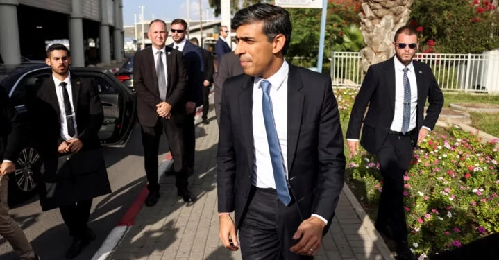 Le Premier ministre britannique Rishi Sunak soutient Israël et réclame un accès humanitaire à Gaza