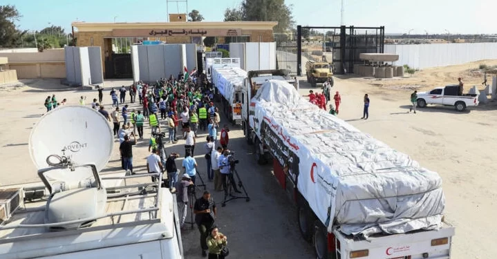 L&rsquo;aide humanitaire venue d&rsquo;Égypte entre dans la bande de Gaza