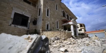 Liban: des zones résidentielles touchées par des frappes israéliennes après une attaque du Hezbollah