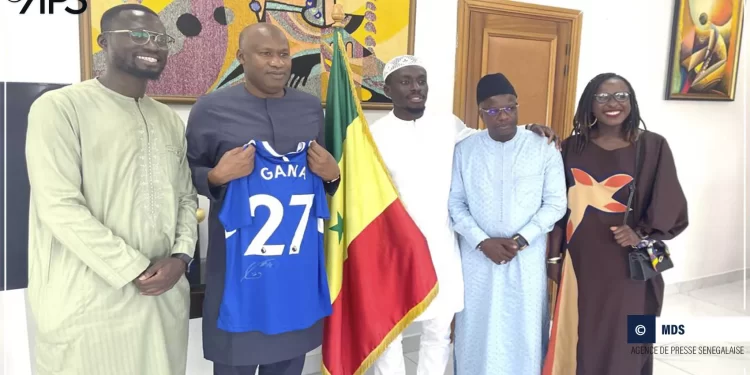 Le ministre de la Santé et de l’Action sociale, Dr Ibrahima Sy, a reçu l’ambassadeur de For Hope Association, Idrissa Gana Gueye avec sa délégation