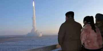 La Corée du Nord tire des missiles balistiques après avoir révélé une usine d’enrichissement d’uranium