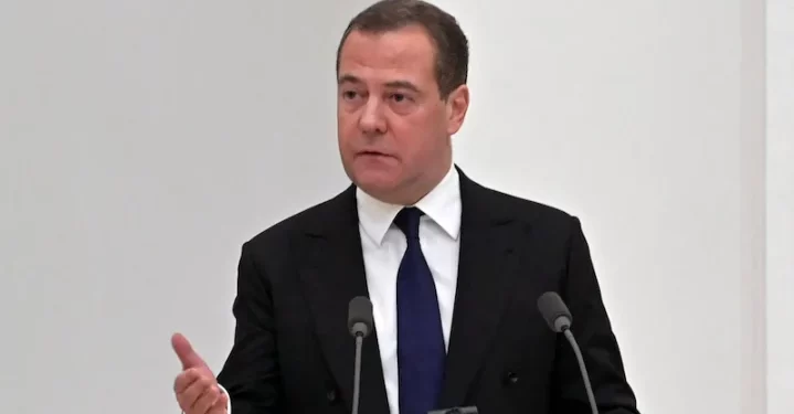 Dmitri Medvedev : «L’Europe doit être punie par tous les moyens à notre disposition»