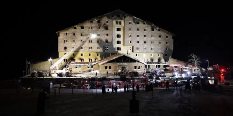 Turquie : 76 personnes ont trouvé la mort dans l’incendie de leur hôtel, selon un nouveau bilan (ministre)