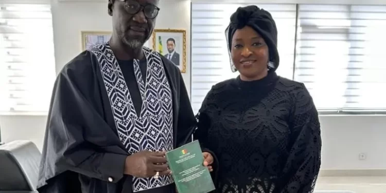 Renforcement de la collaboration entre le ministère de la Microfinance et le Fongip pour l&rsquo;inclusion financière et l&rsquo;autonomisation des jeunes et des femmes