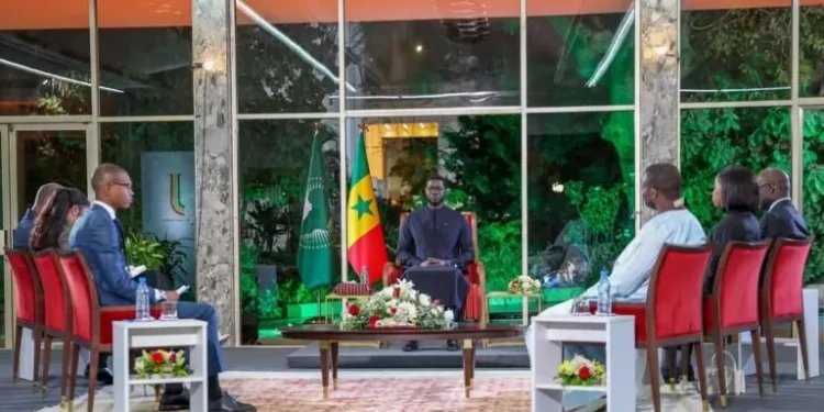 Le Président Bassirou Diomaye Faye Répond à la Presse avec Clarté et Engagement : Une Conférence Historique