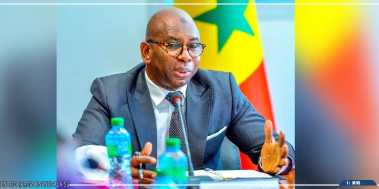 Téléphones à l’école : une interdiction encadrée, pas absolue, rappelle le ministre Guirassy