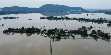 Des inondations font au moins 111 morts en Indonésie et 145 en Thaïlande, selon un dernier bilan revu à la hausse