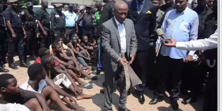 RDC : Pour des raisons de sécurité, l’importation des machettes et motos sont interdites