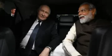 Malgré les pressions américaines, Vladimir Poutine promet de continuer de livrer du pétrole à l’Inde