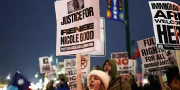 Le maire de Minneapolis s’inquiète d’un manque d’impartialité dans l’enquête fédérale sur la mort d’une femme tuée par l’ICE