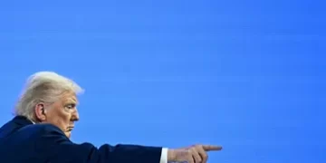 Racket, menace, fausse mansuétude, négociation : le discours de Trump à Davos, tel un parrain