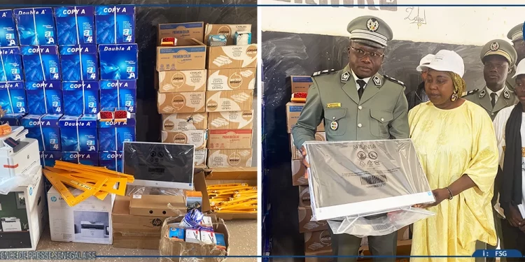 Ziguinchor : les Douanes offrent du matériel au lycée Périssac et sensibilisent les élèves sur leurs missions