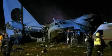 Bolivie : un avion militaire rempli de billets de banque s’écrase à l’atterrissage, au moins 20 morts et des scènes de pillage