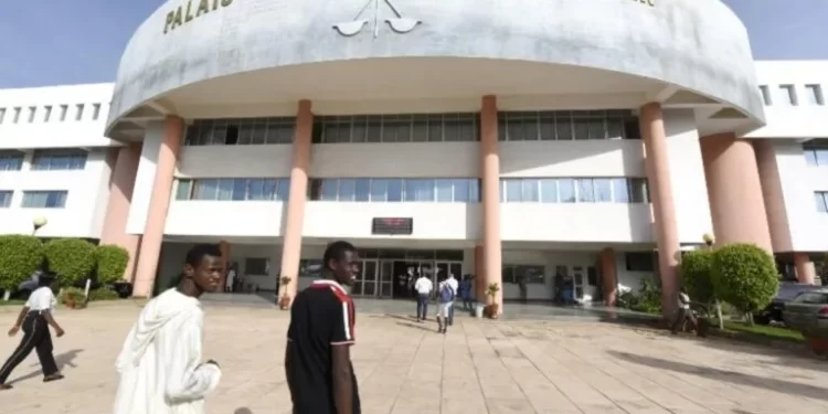 Poursuivi pour viol : un policier indexe la victime, un courtier et « son » commissaire