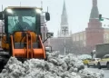 Vols annulés et arbres déracinés : Moscou prise dans une tempête de neige tardive