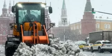 Vols annulés et arbres déracinés : Moscou prise dans une tempête de neige tardive