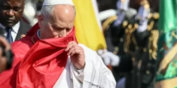 Léon XIV en Afrique : en Angola, « n&rsquo;ayez pas peur de la dissidence » dit le pape aux autorités, Trump toujours en toile de fond