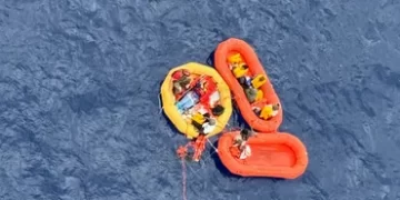 Miracle dans l&rsquo;Atlantique : onze survivants d&rsquo;un accident d&rsquo;avion sauvés après plusieurs heures au milieu de l&rsquo;océan