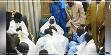 Le président Faye s’est rendu à Touba pour présenter ses condoléances suite au décès de Serigne Cheikh Saliou