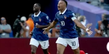 Mondial 2026 : la France arrache sa qualification face au Paraguay et rejoint le Maroc en 1/4