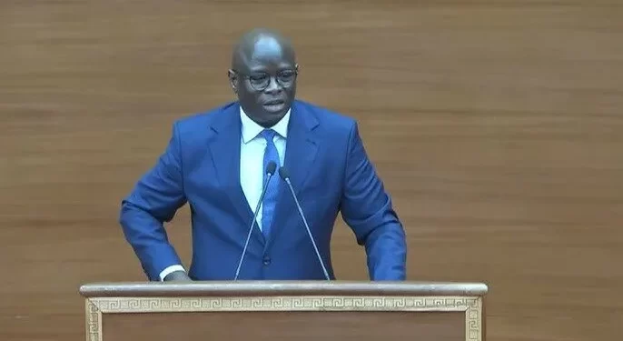 Par Dr Mouhamed Ben Diop……….FMI, S&P et la note du Sénégal : quand les marchés démontent le storytelling gouvernemental