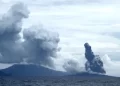 Indonésie : huit aéroports fermés après une éruption volcanique, 150.000 passagers bloqués