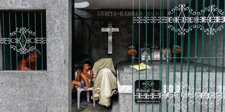 Philippines : à Manille, la capitale, environ 6000 personnes vivent parmi les morts